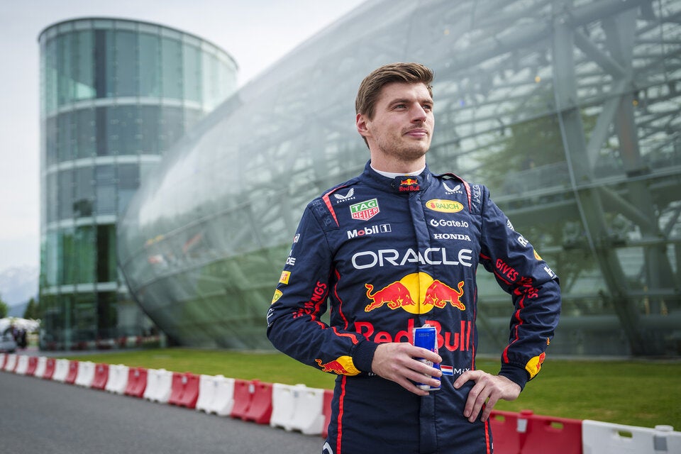 Mega-Party: Die große Wiedereröffnung des Red Bull Hangar-7 in Salzburg